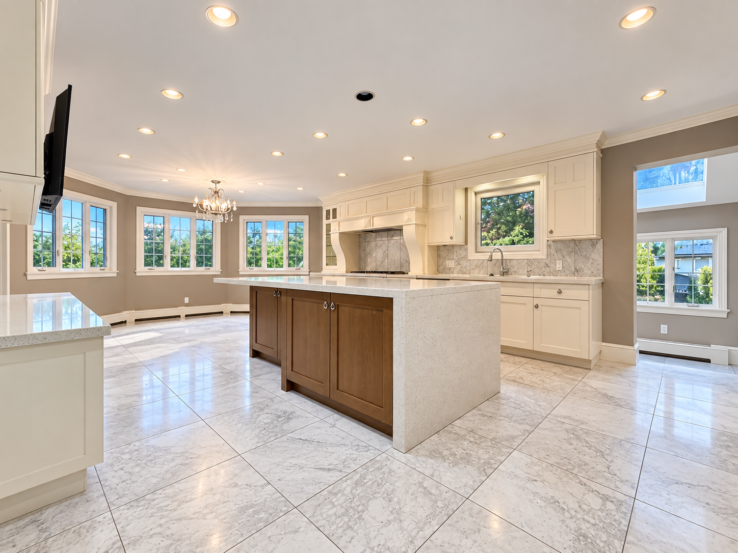 65xx Marguerite St