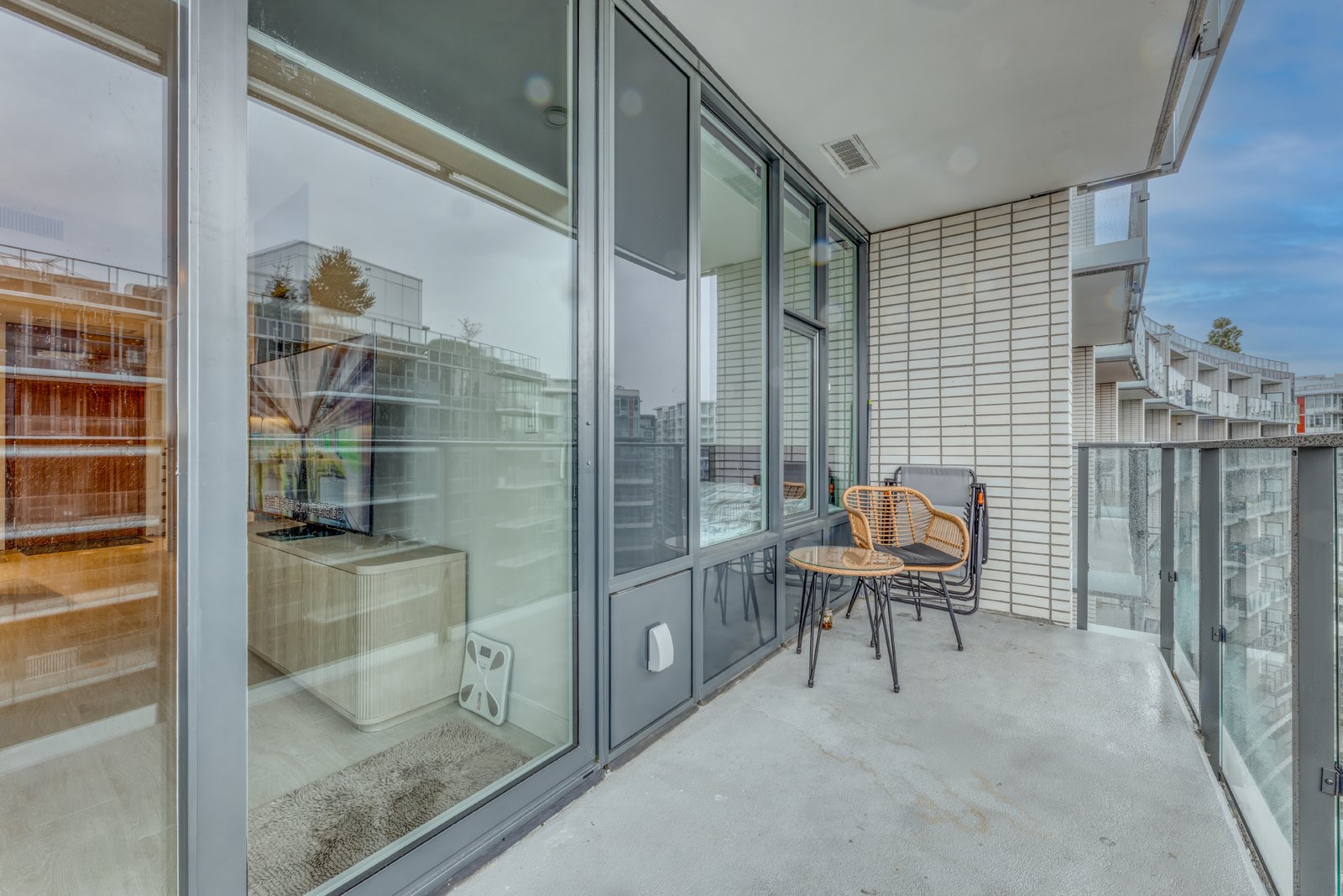 1109 8671 Hazelbridge Way